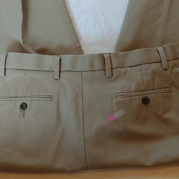 Dockers Mens Khaki Pants. Has Small Blemish. - Picture 5 of 7